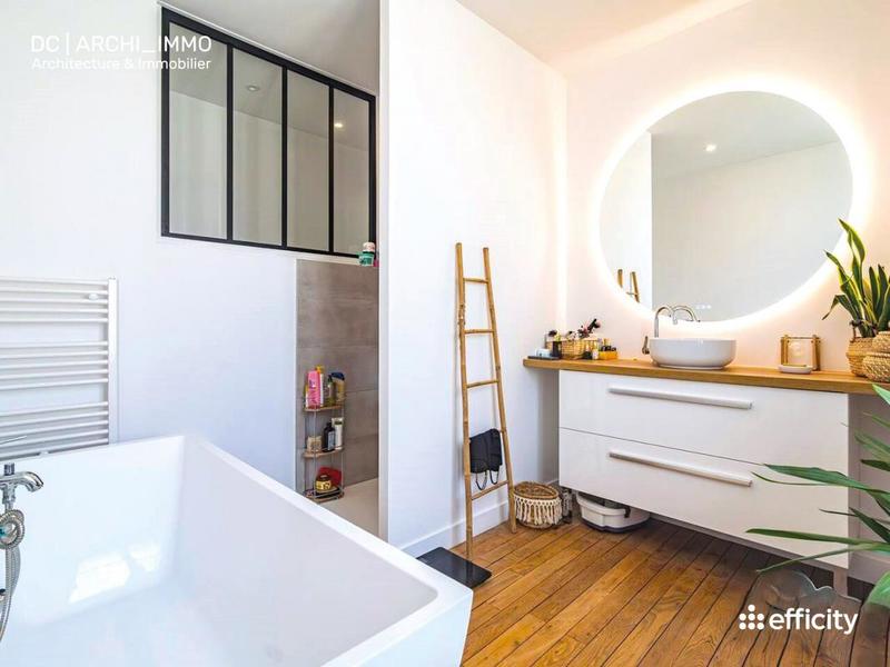 Maison - 247 m² - 10 pièces