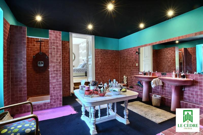 Maison - 465 m² - 15 pièces