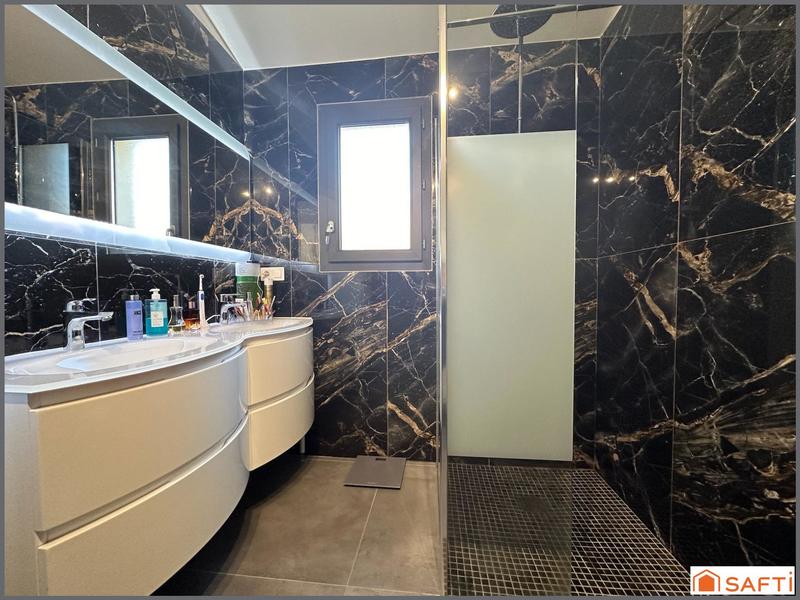 Maison - 212 m² - 8 pièces