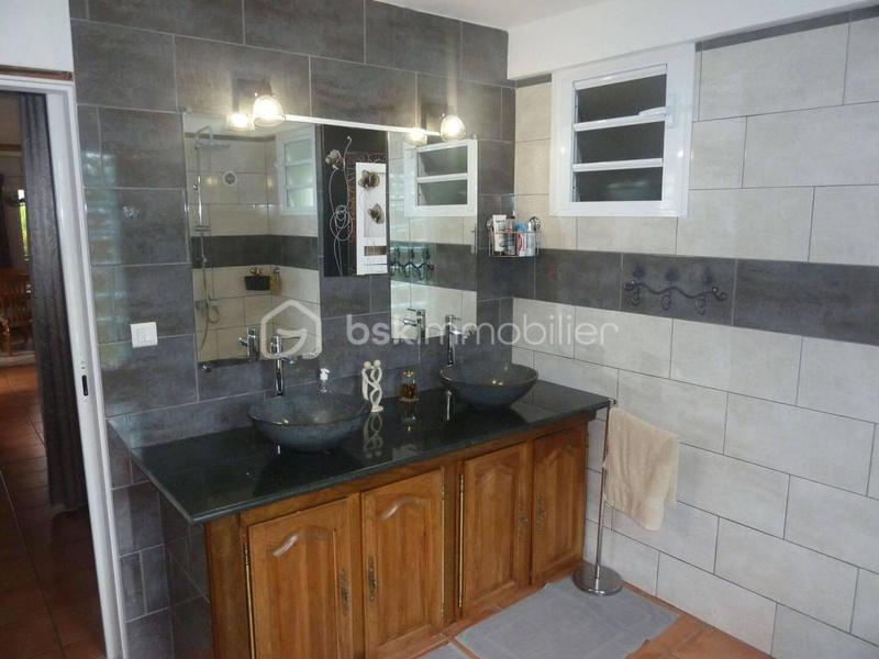 Villa - 246 m² - 9 pièces