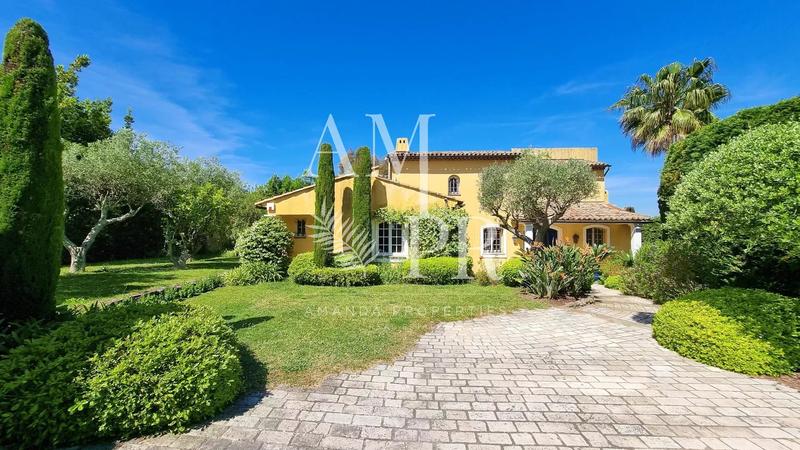 Maison - 273 m² - 7 pièces