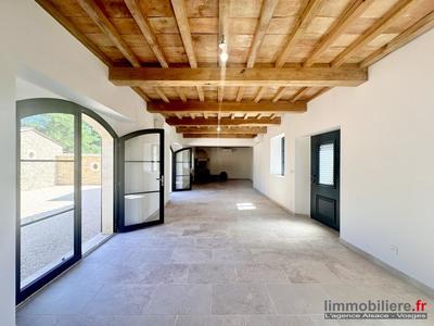 Mas - 300 m² - 9 pièces