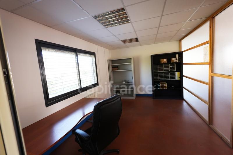 Local commercial - 250 m² - 4 pièces