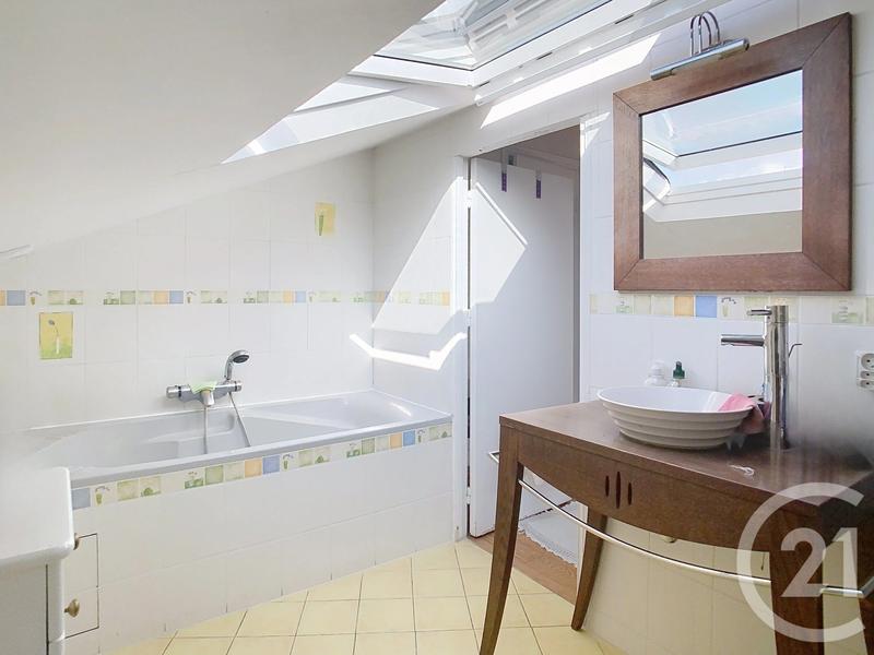 Maison - 180 m² - 8 pièces