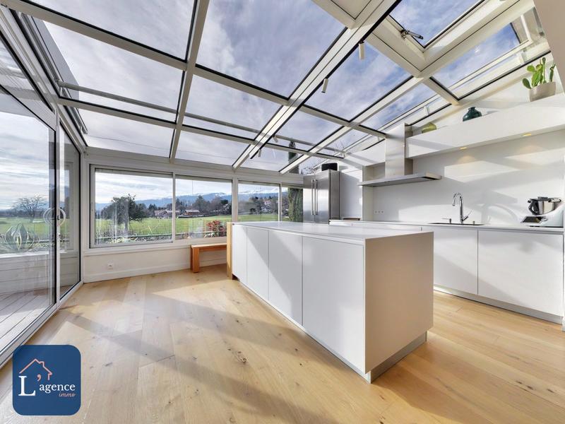 Appartement - 257 m² - 6 pièces