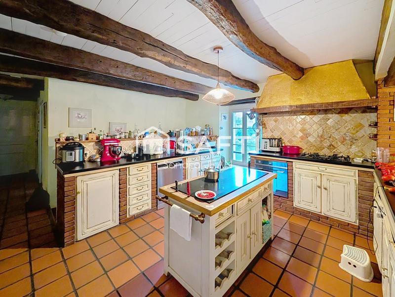 Maison - 369 m² - 8 pièces