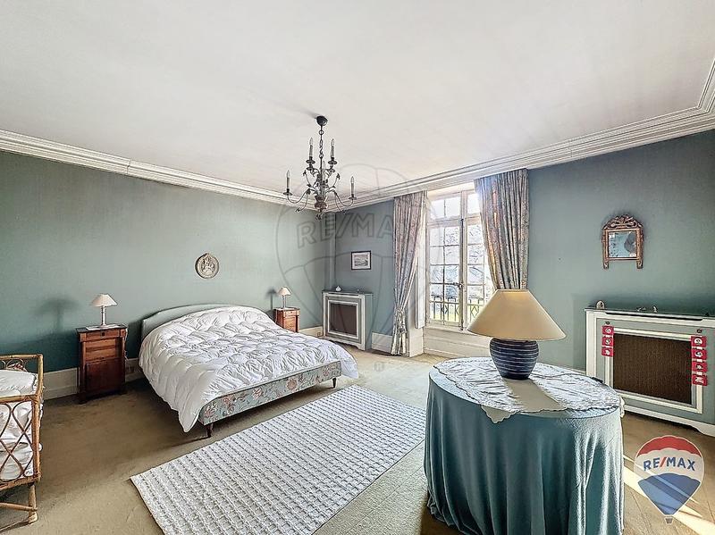 Demeure - 530 m² - 11 pièces