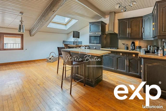 Maison - 238 m² - 9 pièces