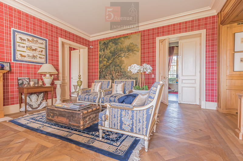 Maison - 430 m² - 11 pièces