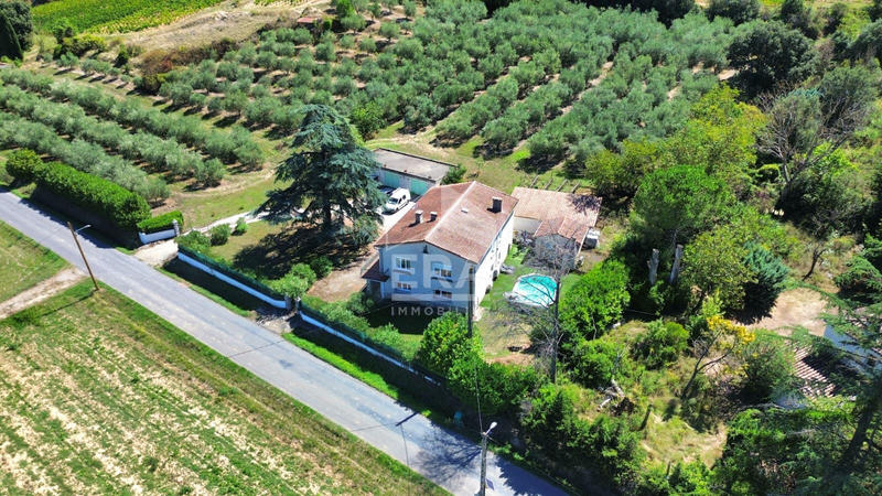 Maison - 215 m² - 7 pièces