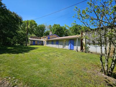 Maison - 250 m² - 10 pièces