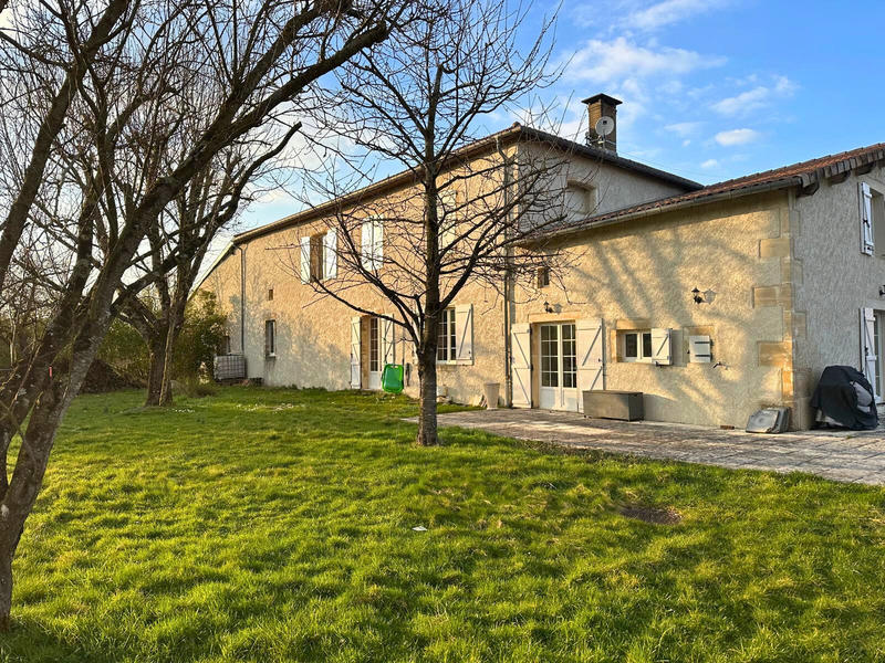 Maison - 284 m² - 8 pièces