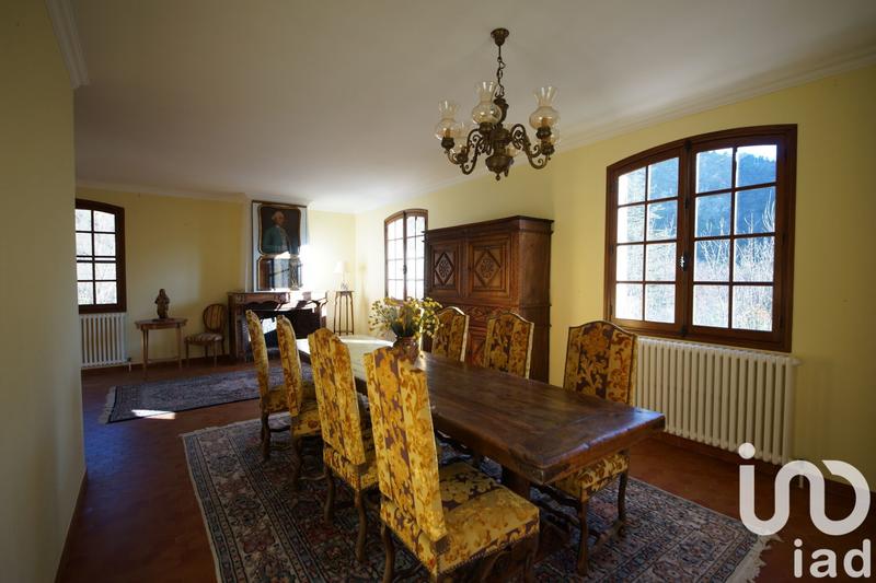 Maison - 235 m² - 10 pièces