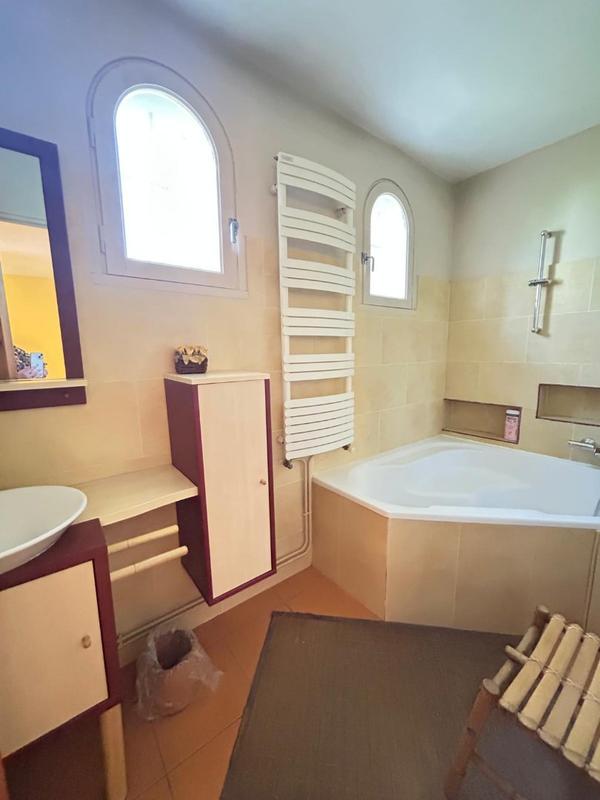 Villa - 202 m² - 7 pièces