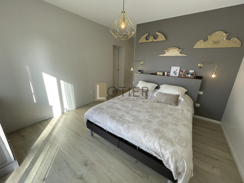 Maison - 240 m² - 5 pièces