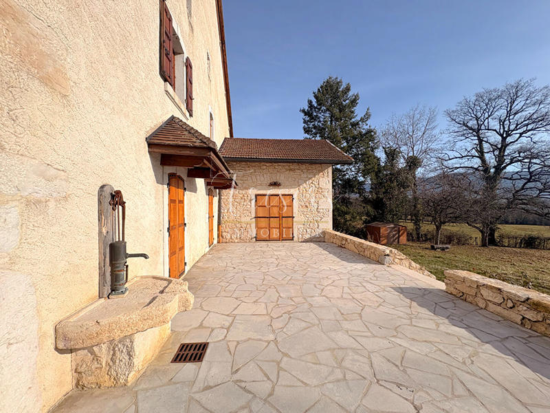 Maison - 203 m² - 8 pièces