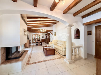 Maison traditionnelle - 225 m² - 9 pièces