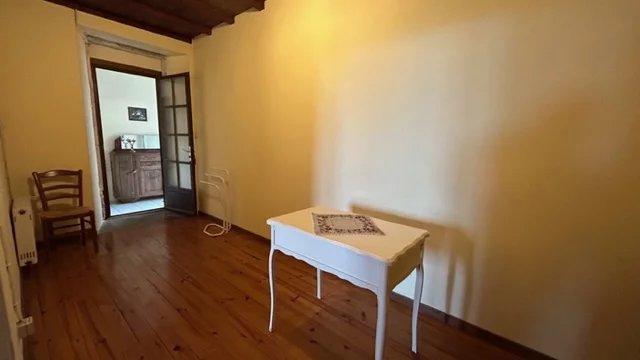 Propriété - 1 379 m² - 19 pièces