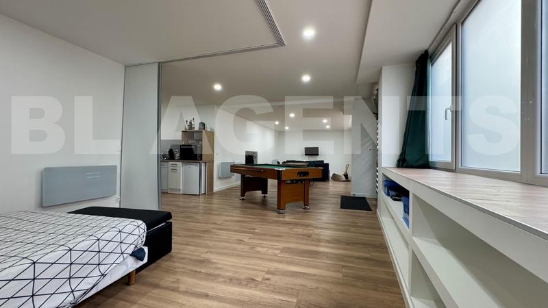 Maison de ville - 235 m² - 9 pièces