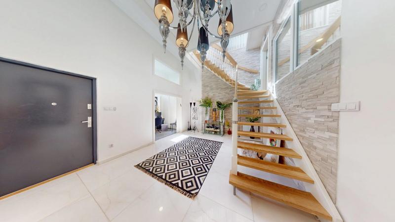 Maison - 291 m² - 9 pièces