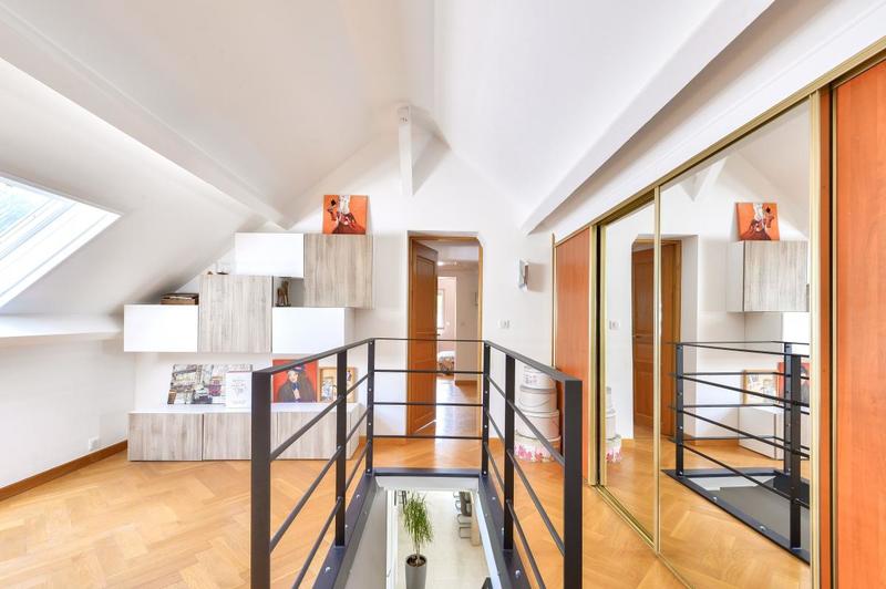 Propriété - 307 m² - 9 pièces