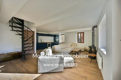 Appartement - 151 m² - 6 pièces