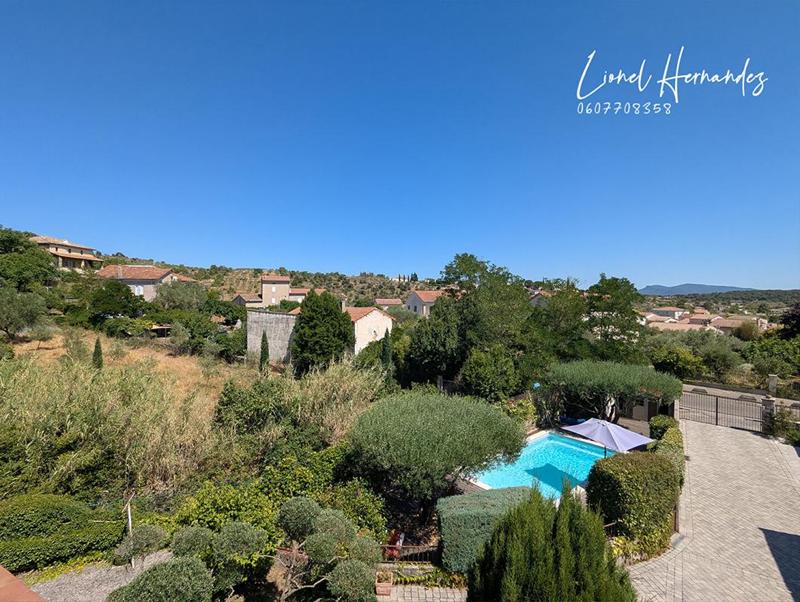 Maison - 295 m² - 10 pièces