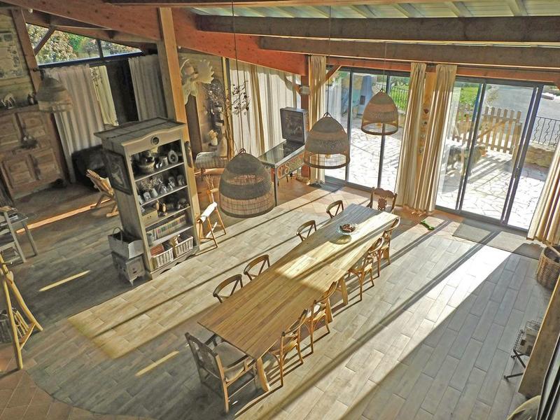 Propriété - 936 m² - 23 pièces