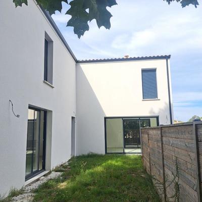 Maison - 95 m² - 4 pièces