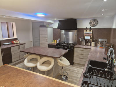 Maison - 220 m² - 8 pièces