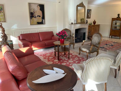 Maison - 369 m² - 11 pièces