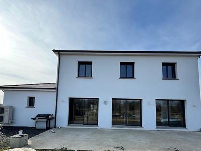 Maison - 195 m² - 9 pièces