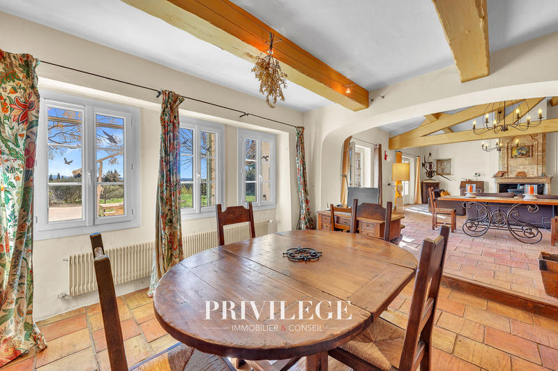 Propriété - 640 m² - 18 pièces