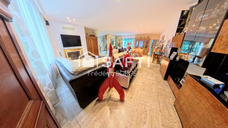 Maison - 228 m² - 7 pièces