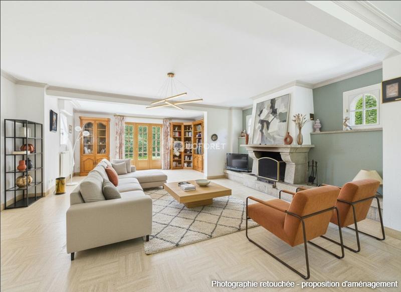 Maison traditionnelle - 215 m² - 9 pièces