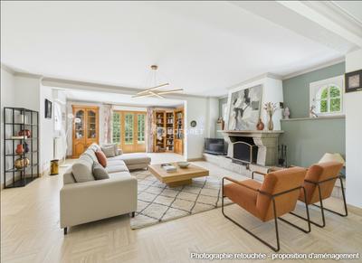 Maison traditionnelle - 215 m² - 9 pièces