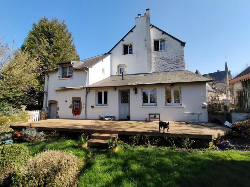 Propriété - 238 m² - 9 pièces