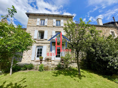 Maison ancienne - 209 m² - 6 pièces