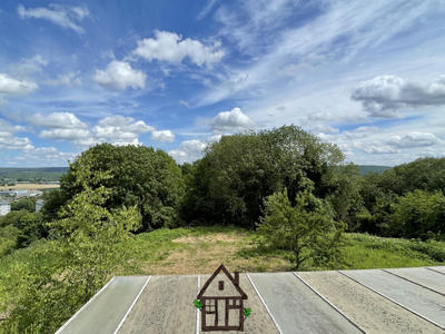 Maison - 270 m² - 16 pièces