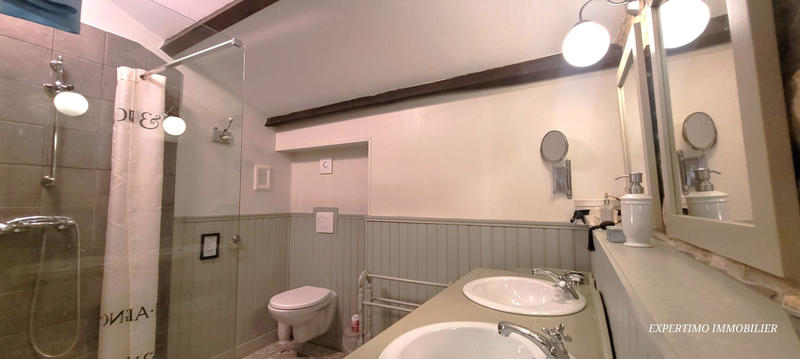 Maison - 220 m² - 9 pièces