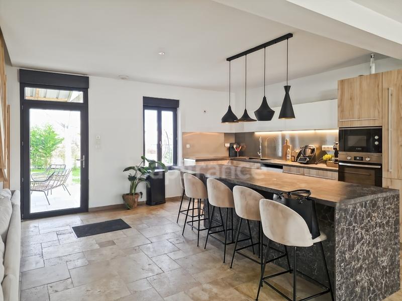 Maison - 200 m² - 7 pièces