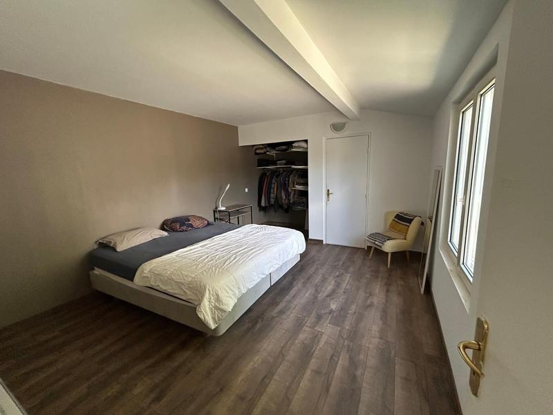 Maison - 221 m² - 5 pièces