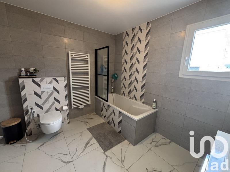 Maison - 104 m² - 4 pièces