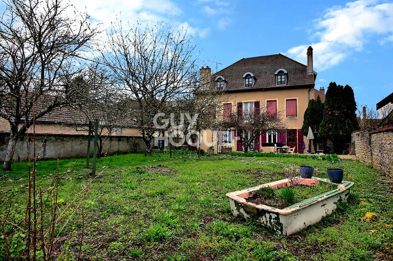 Maison - 400 m² - 13 pièces