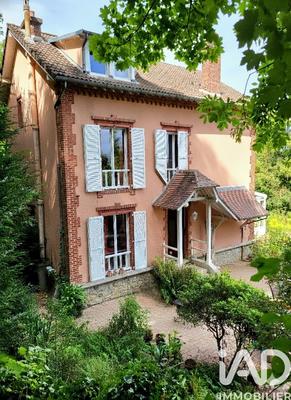 Maison - 260 m² - 8 pièces