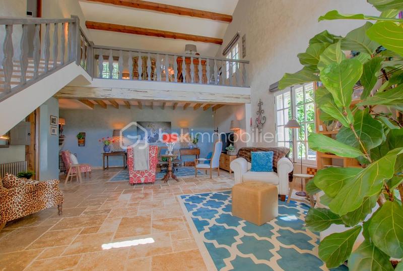 Maison - 292 m² - 7 pièces