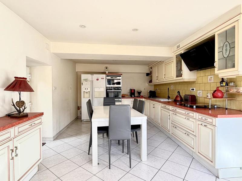 Maison - 175 m² - 8 pièces