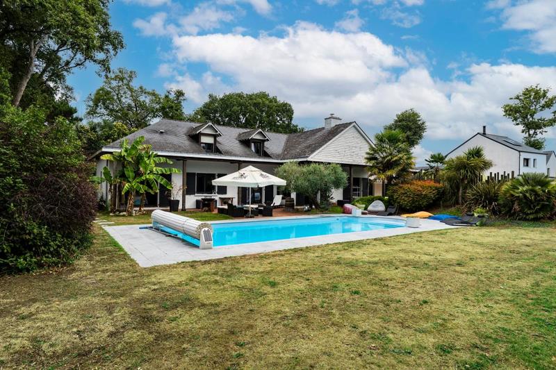 Maison - 302 m² - 7 pièces