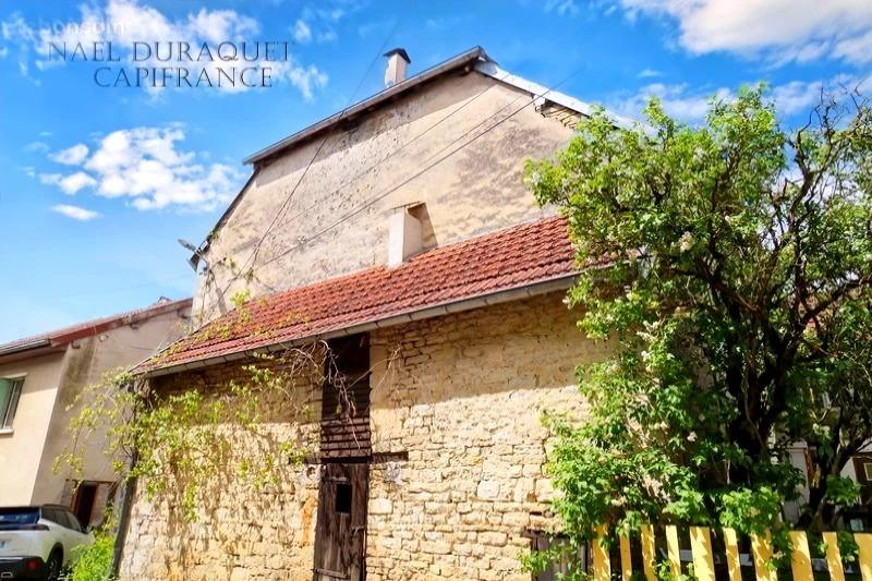 Maison - 200 m² - 6 pièces