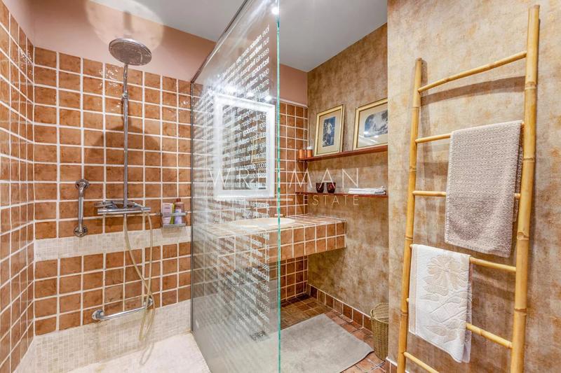 Propriété - 360 m² - 10 pièces